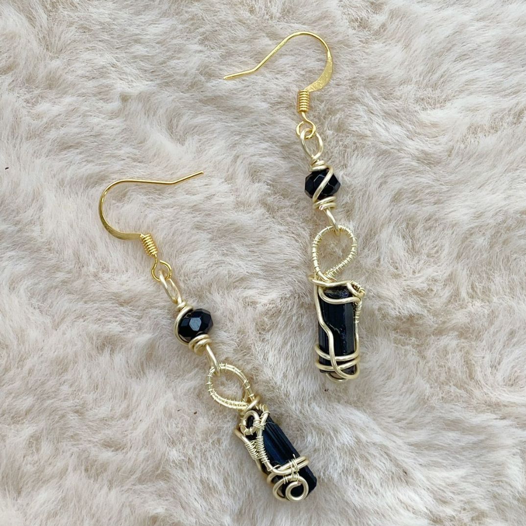 black tourmaline-landing undersea wheel  earrings