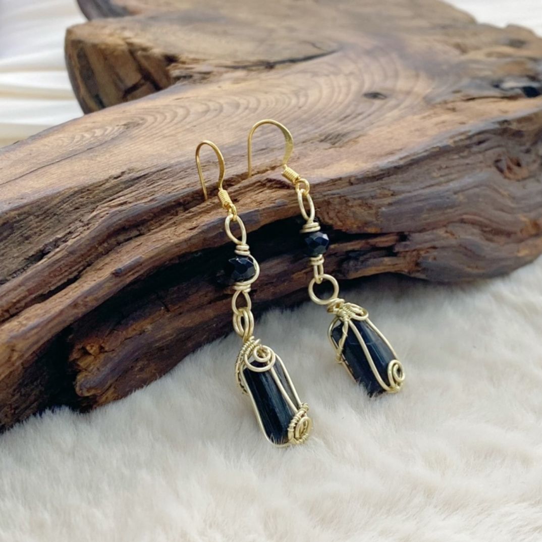 black tourmaline-landing undersea wheel  earrings