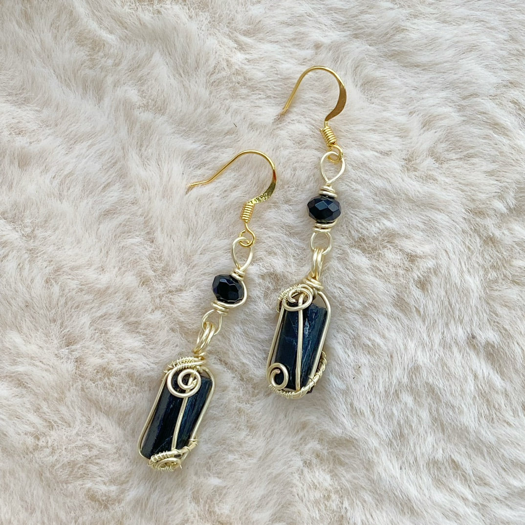 black tourmaline-landing undersea wheel  earrings